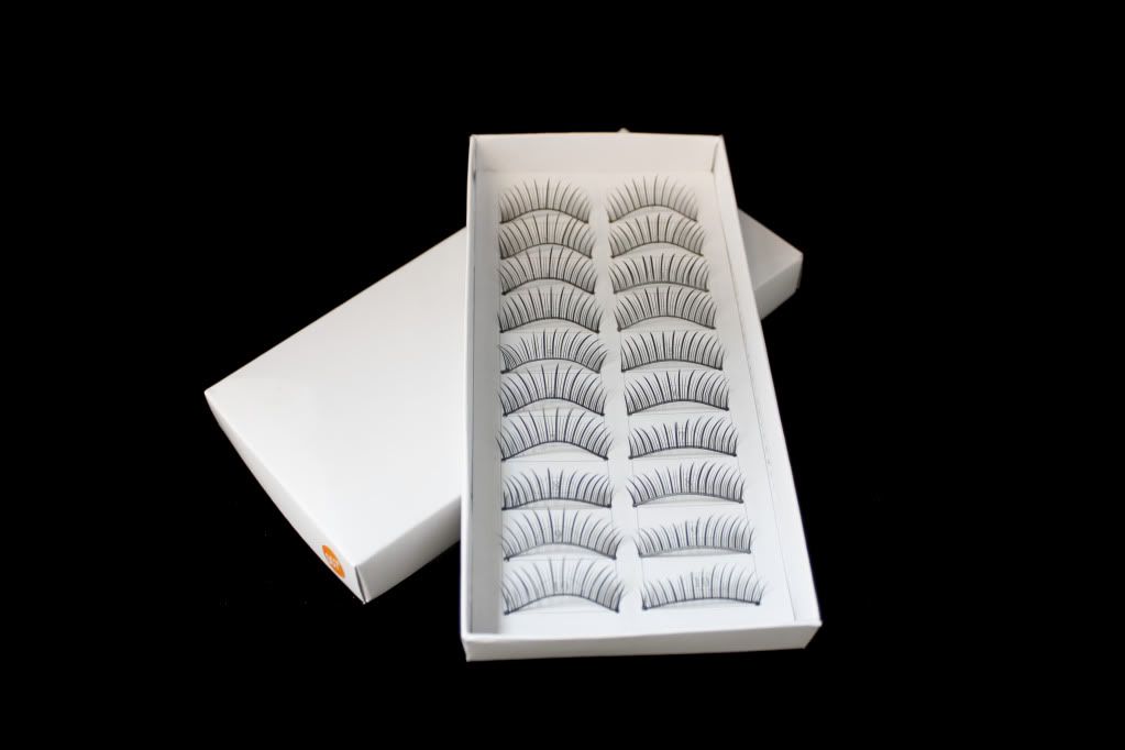 silk eyelashes vs mink (c) LashesandNails silk eyelashes vs mink