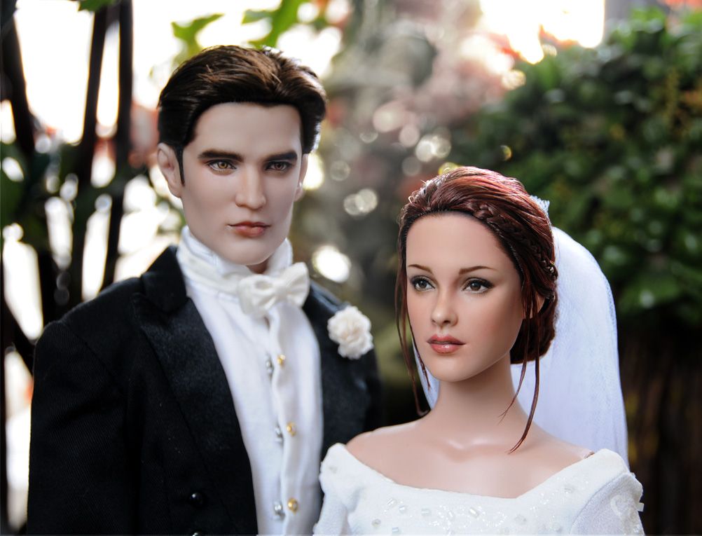 http://i1239.photobucket.com/albums/ff506/foforks/Imagens%20avulsas%20para%20post%202/breakingdawncouple2.jpg