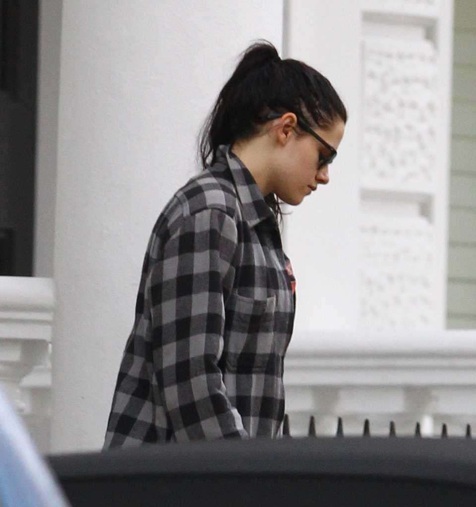 http://i1239.photobucket.com/albums/ff506/foforks/Kristen%20Stewart%202/large3.jpg