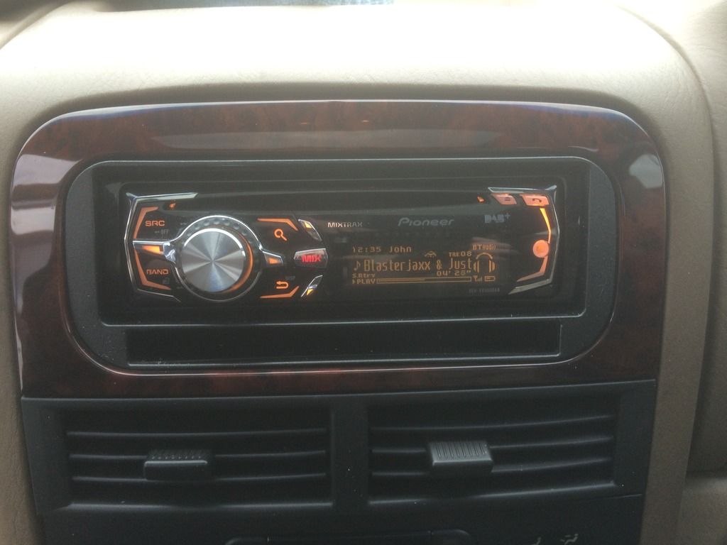 Chrysler PT Cruiser stereo radio CD Facia Fascia adapter panel trim with pocket