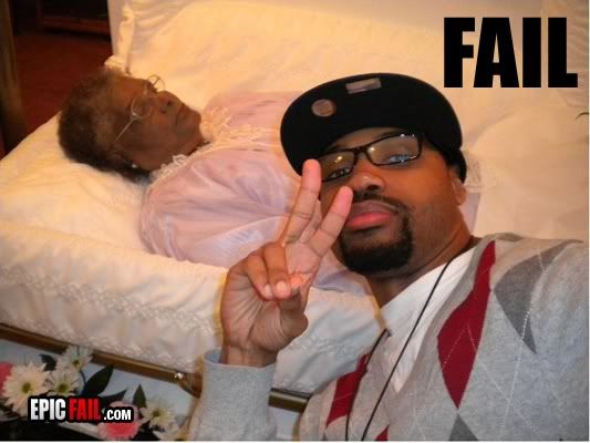 photo-fail-funeral-picture-peace-sign.jpg