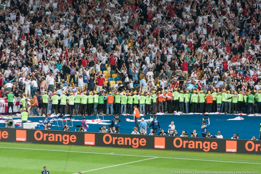 Большой футбол глазами профана: репортаж с главного стадиона Евро-2012 
