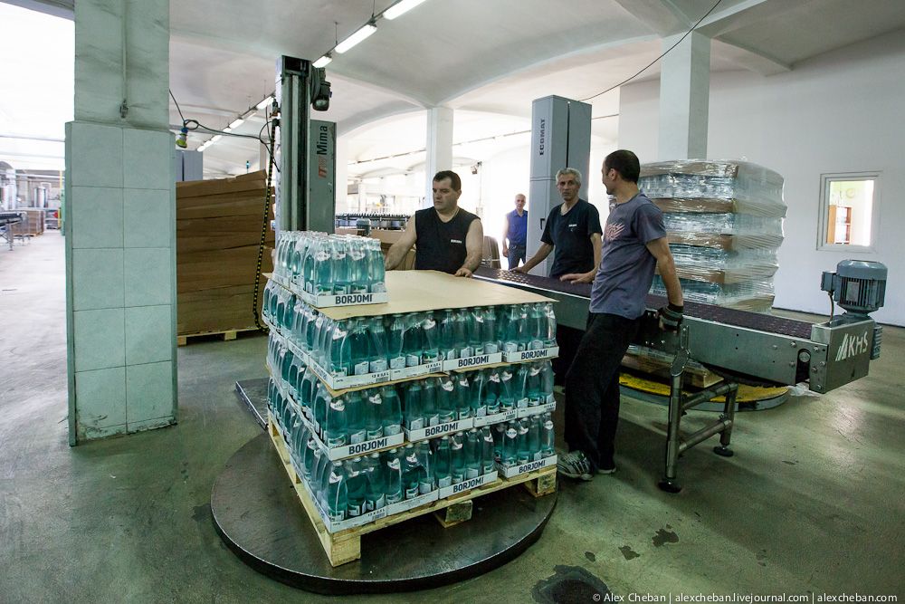 Поздно ли пить Боржоми? Как делают самую известную минеральную воду в СССР. 
