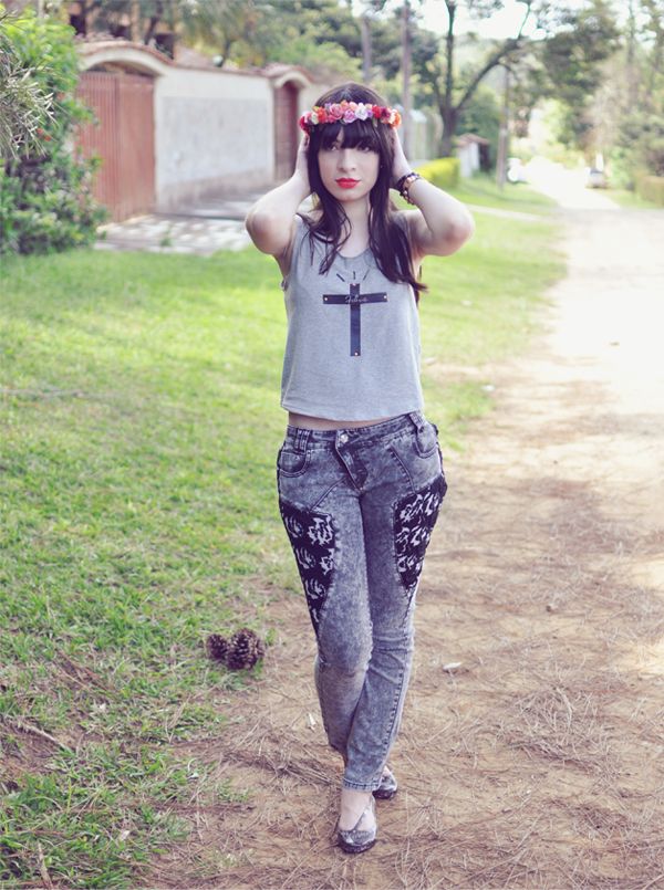 look calça jeans e camiseta