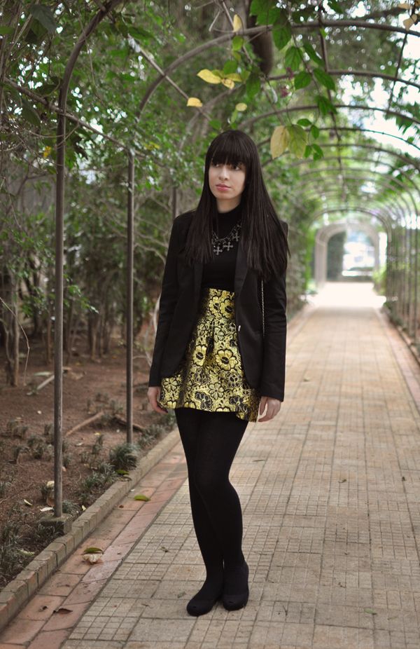 black and gold look