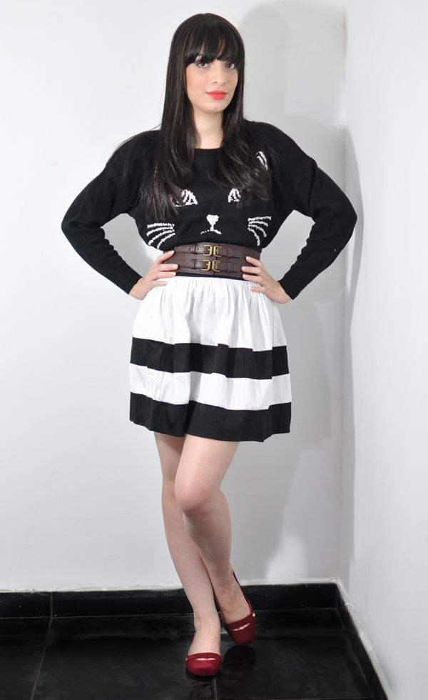 look cat sweater