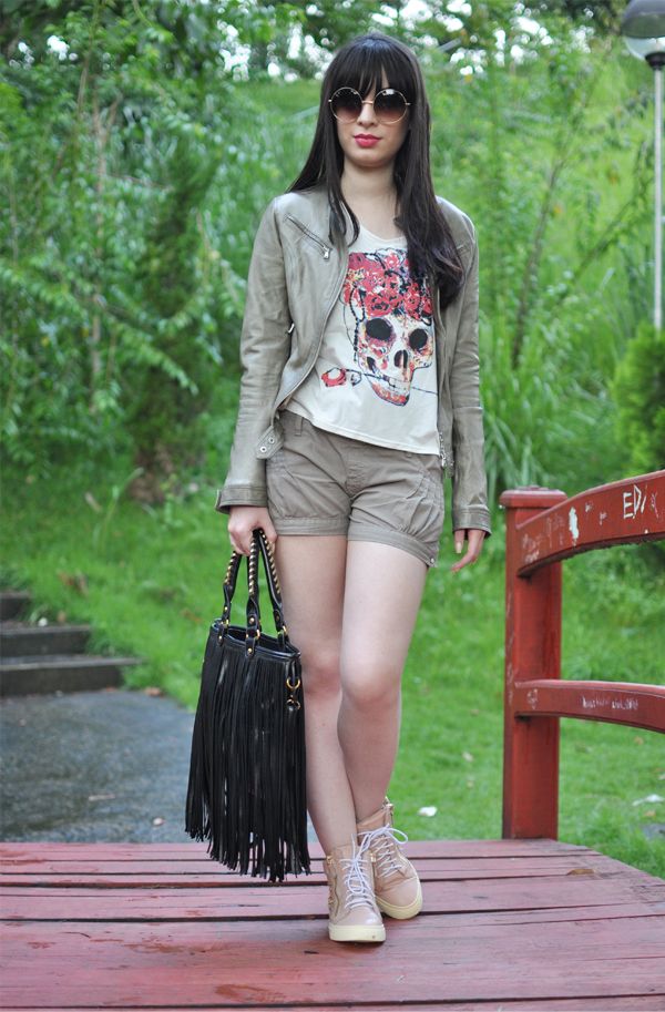 look t-shirt e sneaker