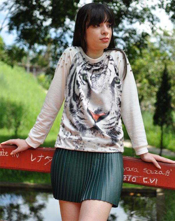 look saia de couro plissada