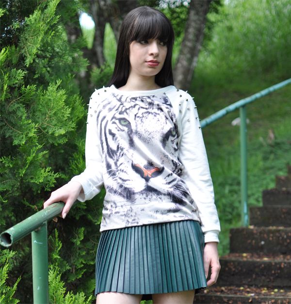 Tiger Print Rivets Embellished Sweatshirt