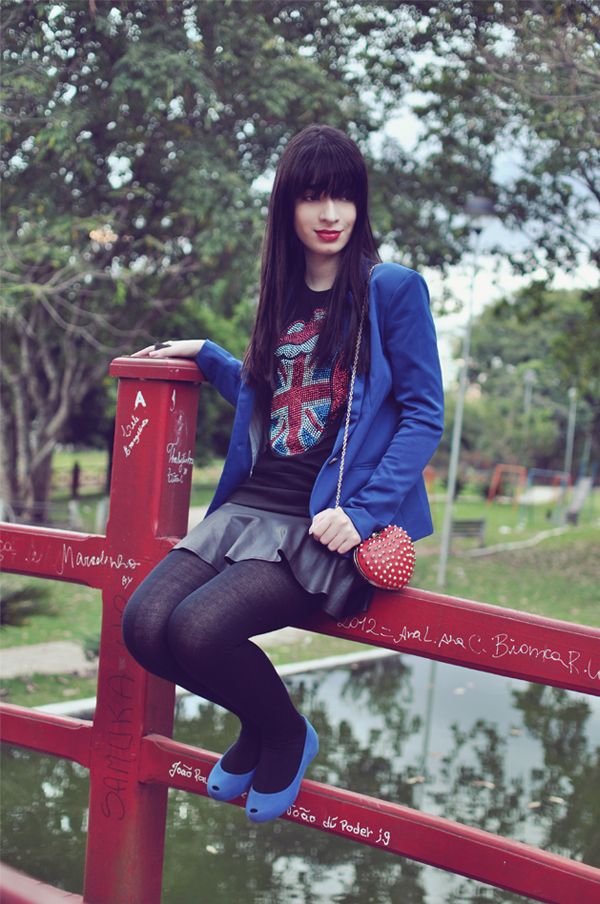 look azul e vermelho
