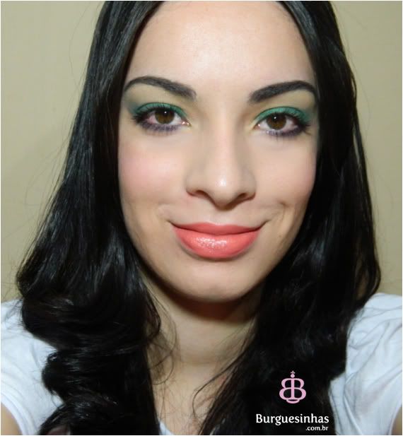 maquiagem verde e coral