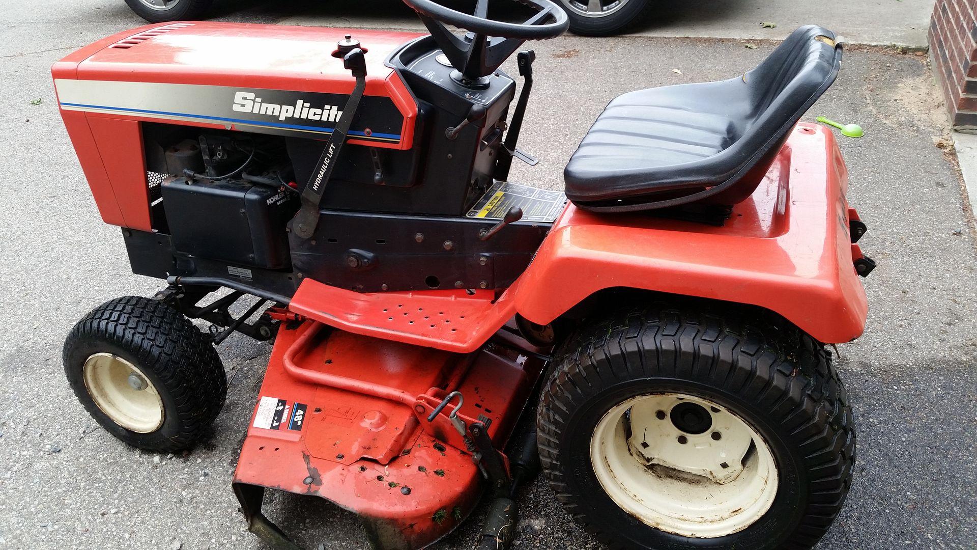 Simplicity Sovereign 17 GthL With 48" Deck And 42" Snow Plow (Mi