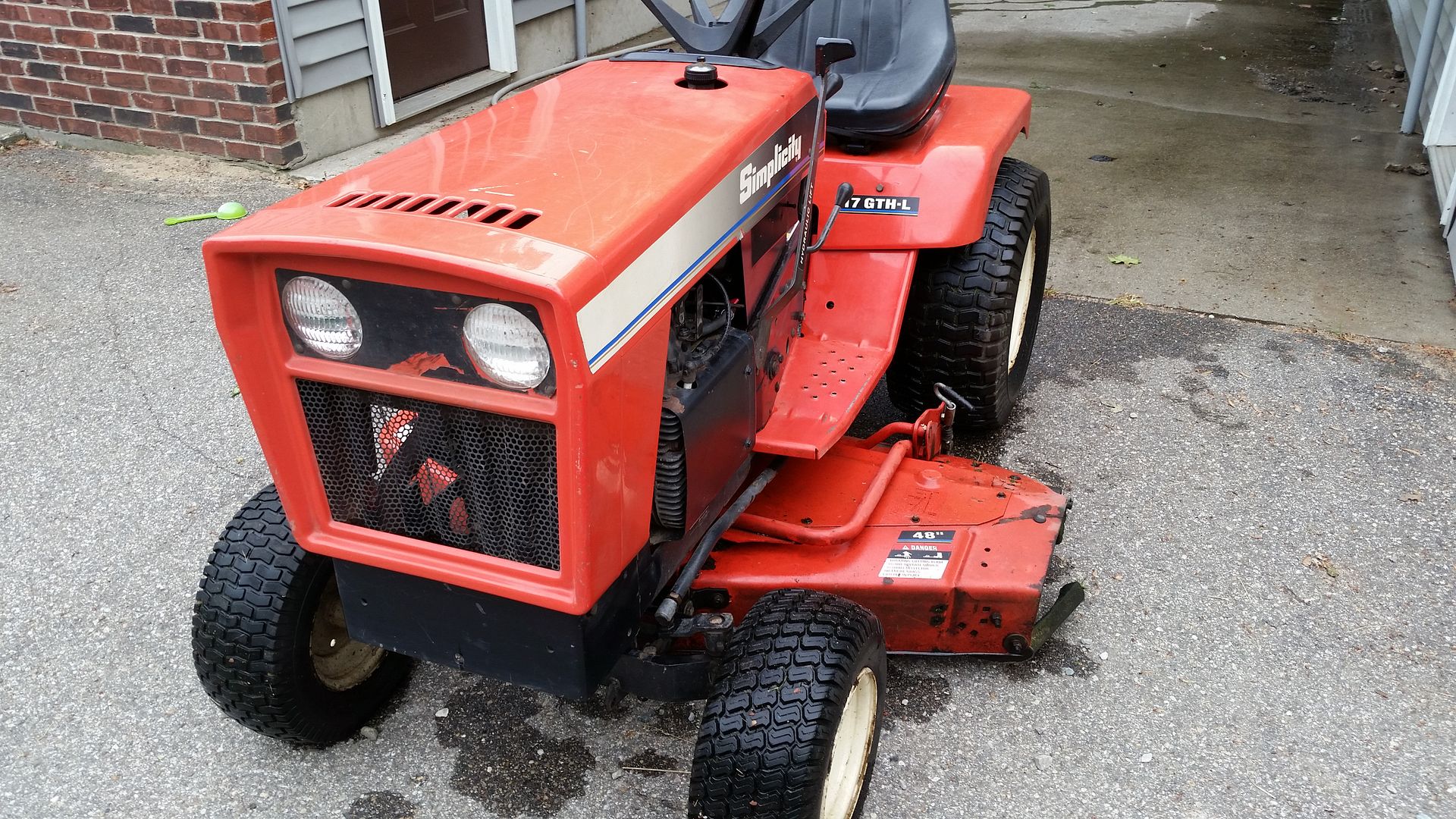 Simplicity Sovereign 17 GthL With 48" Deck And 42" Snow Plow (Mi