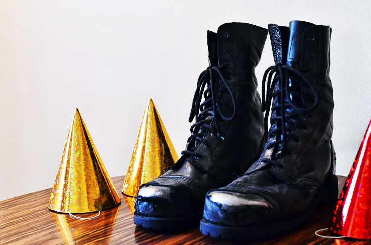 AMERICAN IDIOT'S TONY VINCENT TO AUCTION HIS ST. JIMMY BOOTS FOR BCEFA!!