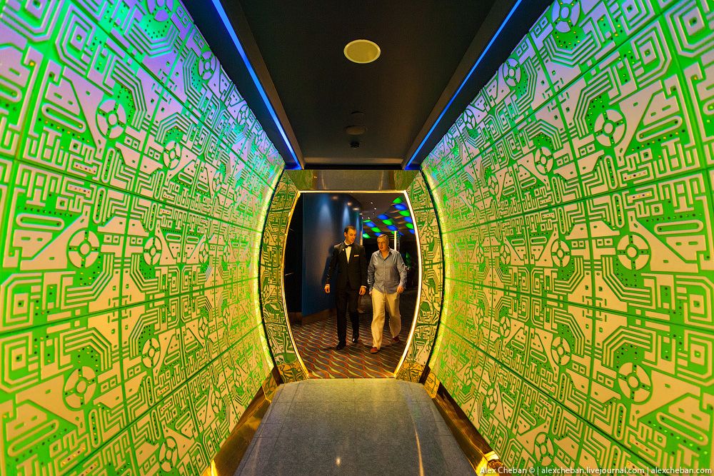 Лифт в бурдж халифа. Лифт в Бурдж Аль араб. Бурдж Халифа лифт. Матрица коридор. Интерьер в стиле матрица.