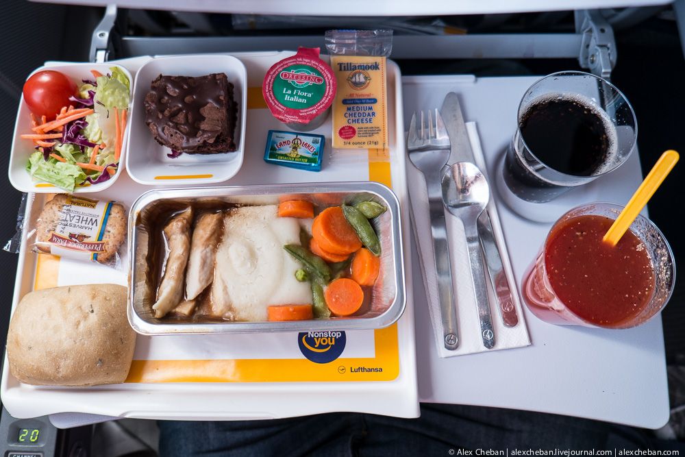 Что можно брать в самолет из еды. Еда в самолете. Еда на борту. Еда с собой в самолет. Перекус в самолет.