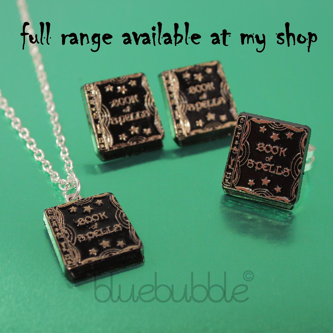 FUNKY BOOK OF SPELLS NECKLACE HALLOWEEN FANCY DRESS KITSCH GOTHIC MAGIC